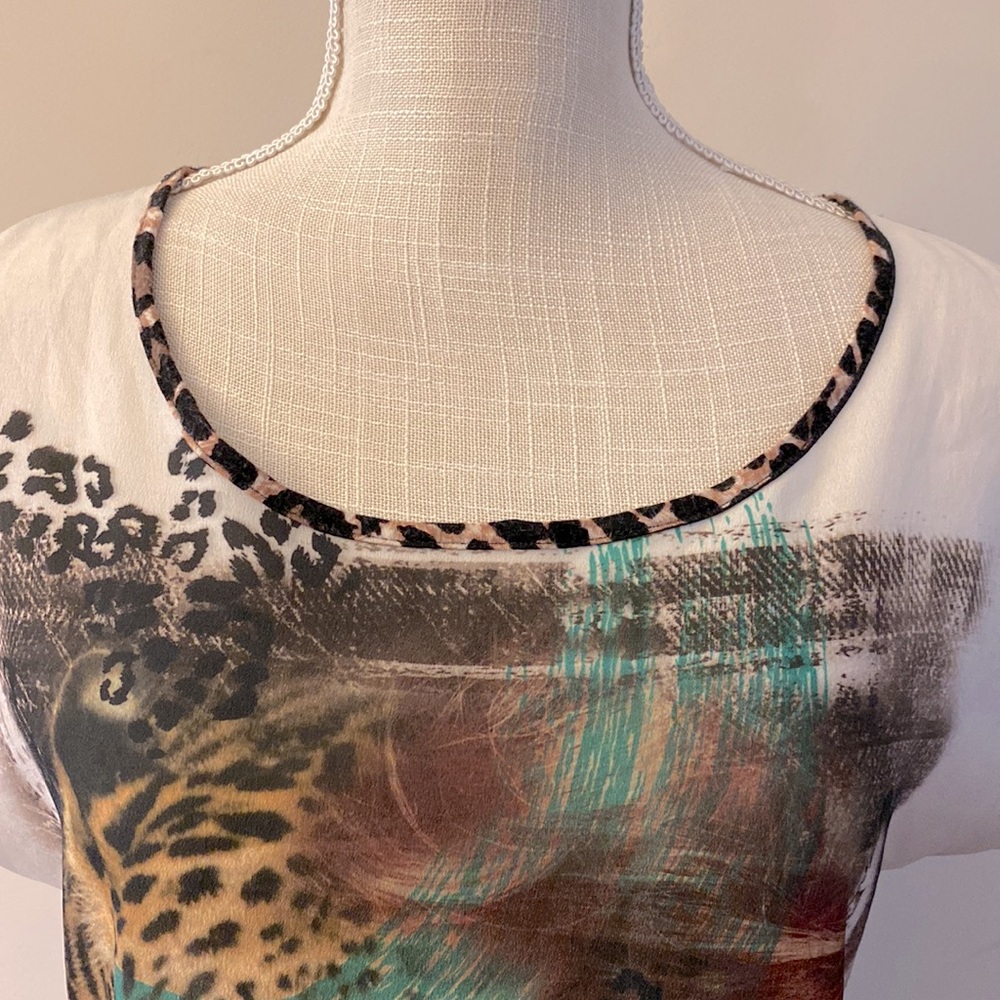 Love J woman top shirt sz M jersey on back stripe animal print/face tiger eye - Picture 3 of 8